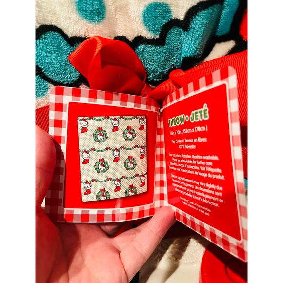 Hello Kitty Christmas 60* 70 throw Hello kitty face mug 16 and gift wrap bundle - Picture 8 of 10